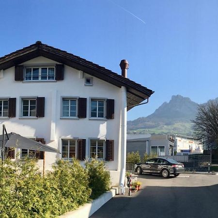 The Delicate Question Which Bed & Breakfast Schwyz Bagian luar foto